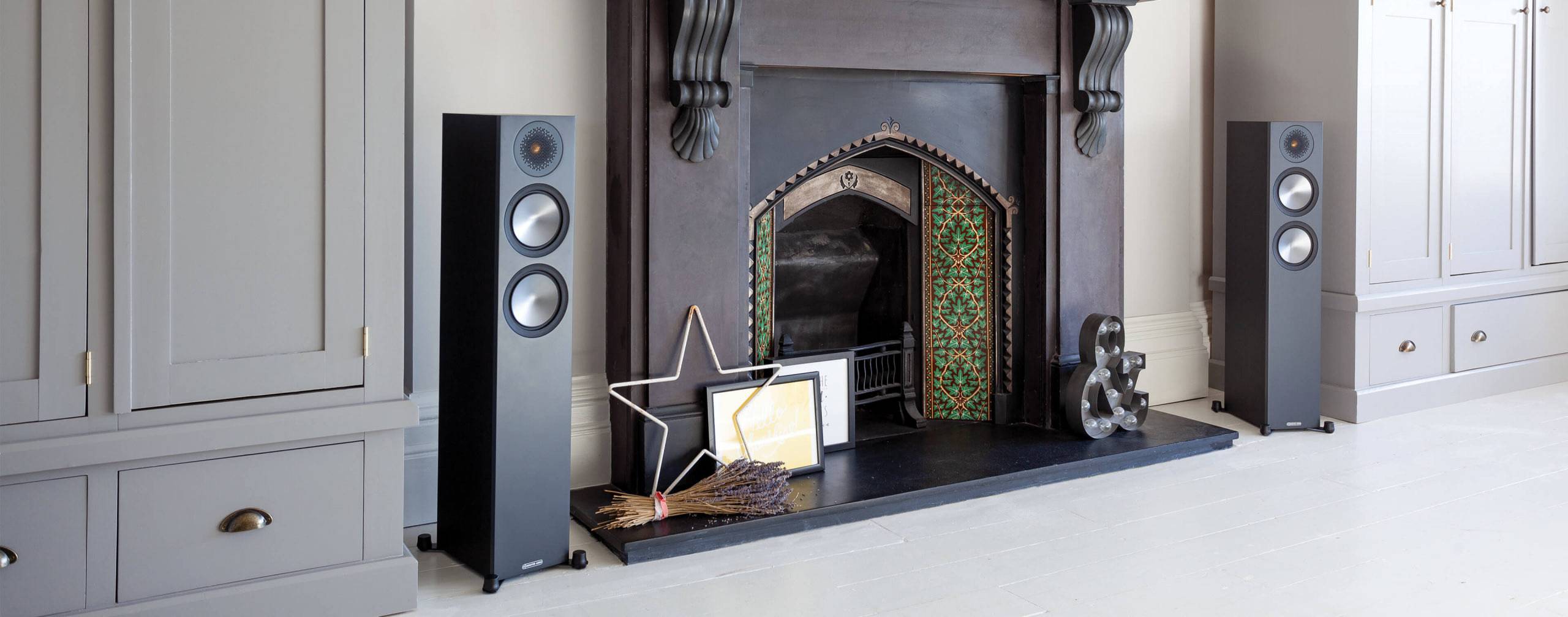 Monitor Audio Bronze 200 Floor Standing speakers - Lifestyle image