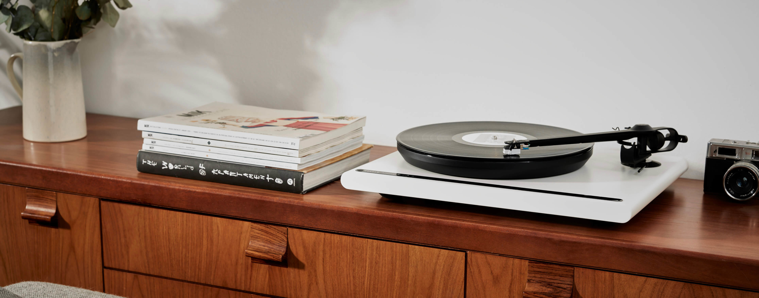 main-attessa-turntable-product-lifestyle