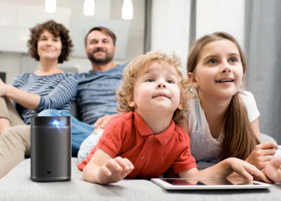 kids-watching-mogopro+